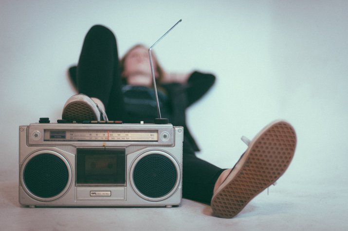 Analoges Radio ist bald nur noch etwas für Nostalgiker. Foto: Eric Nopanen/Unsplash, CC0