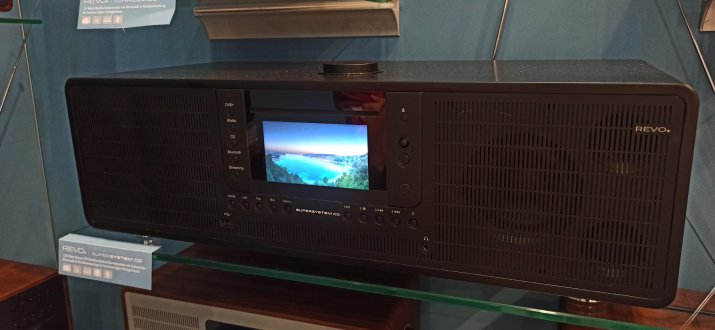 Das Revo Superconnect CD ist bisher nur ein Showmodell ohne Funktion. Foto: Mario Gongolsky Das Revo Superconnect CD ist bisher nur ein Showmodell ohne Funktion. Foto: Mario Gongolsky