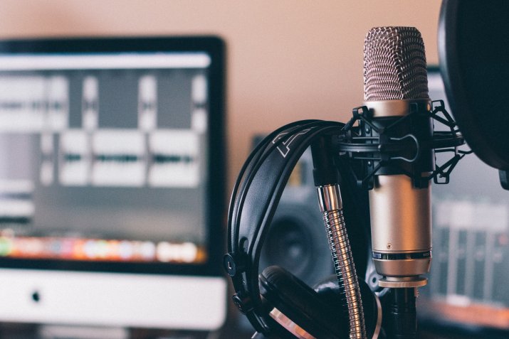 Analoges Radio stirbt in der Schweiz bald aus. Foto: Will Francis/Unsplash Analoges Radio stirbt in der Schweiz bald aus. Foto: Will Francis/Unsplash
